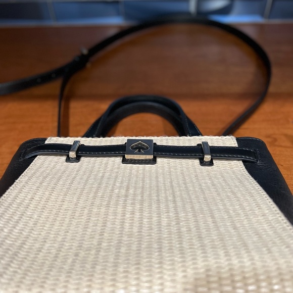 Beautiful Kate Spade Crossbody, woven bag with black leather trim, pink interior - Picture 5 of 7
